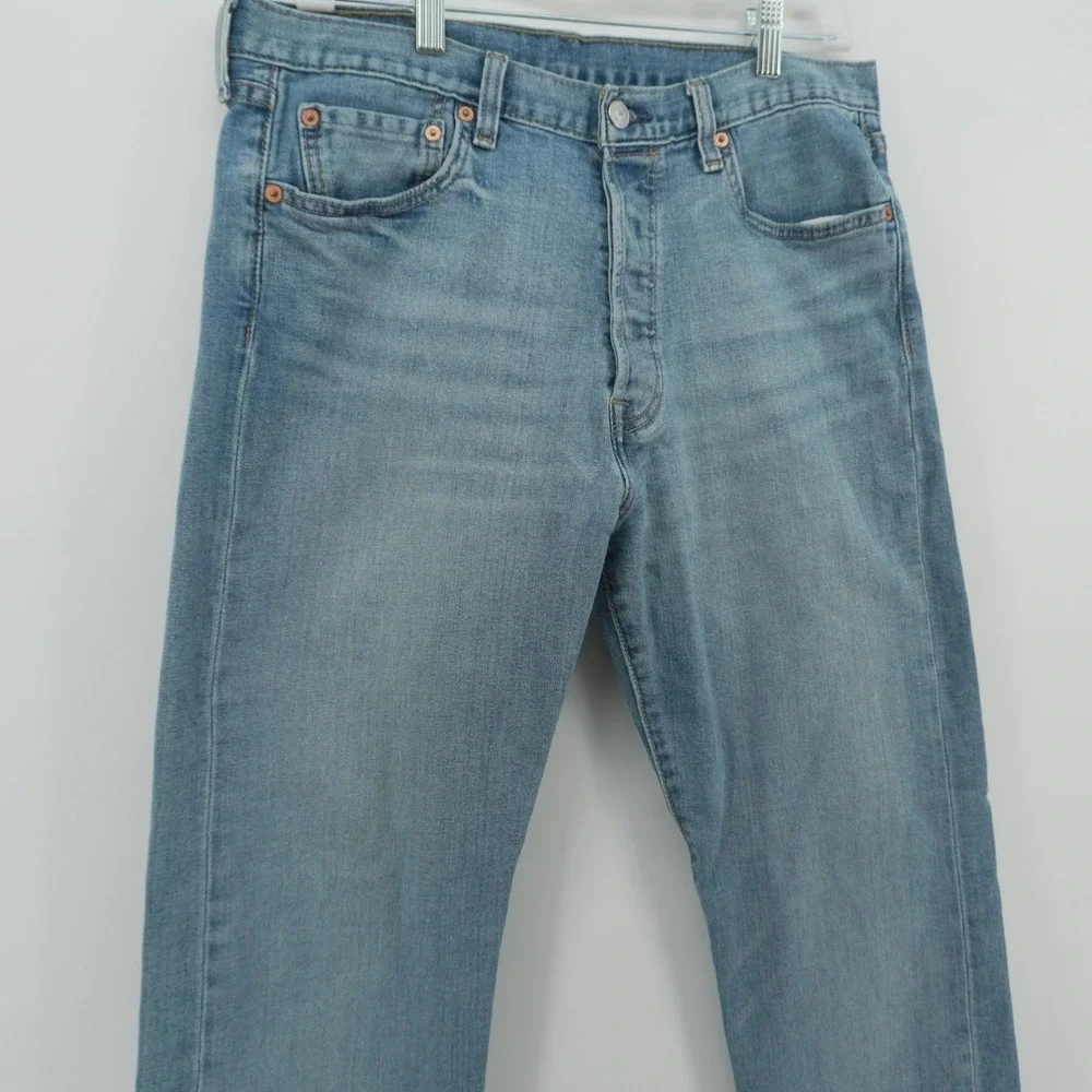 Levi's 501 Original Fit Jeans Mens 33x32 Light Wash Blue Button Fly Straight